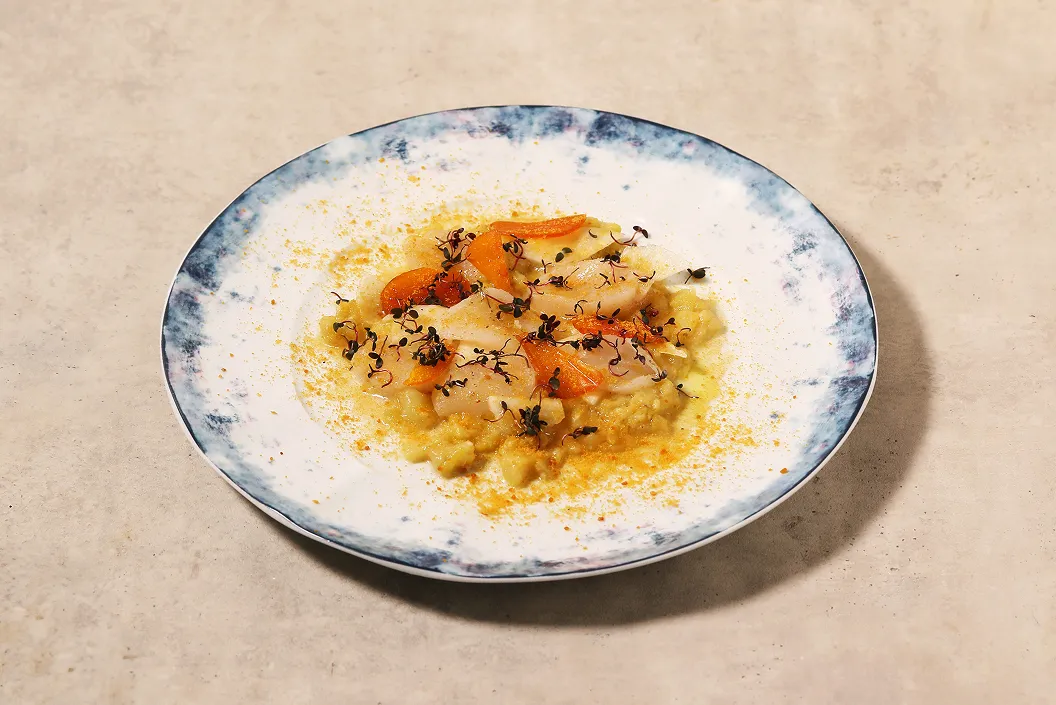 帆立貝のカルパッチョ オレンジをアクセントに