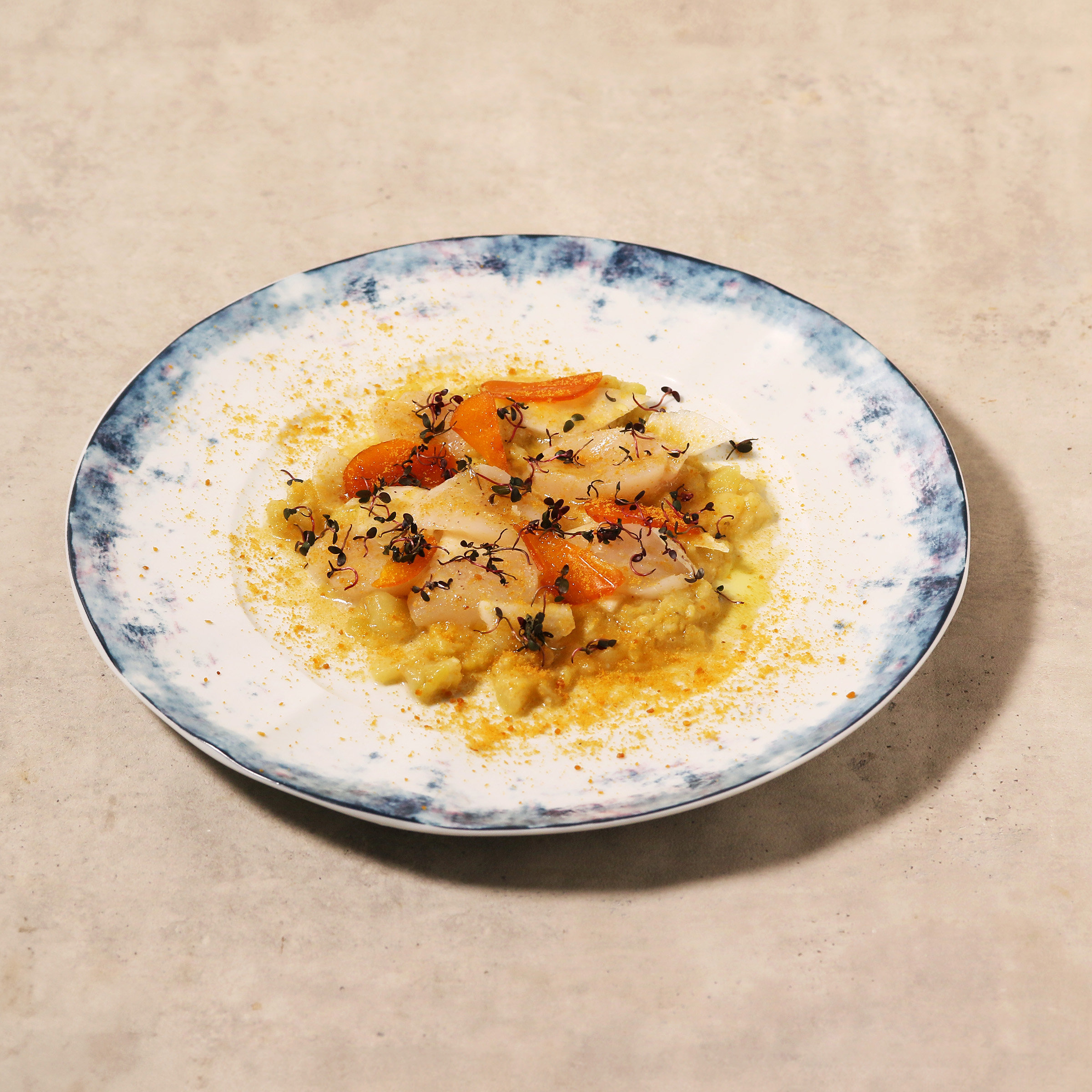 帆立のカルパッチョ オレンジとパープルをアクセントに
 ¥1,550