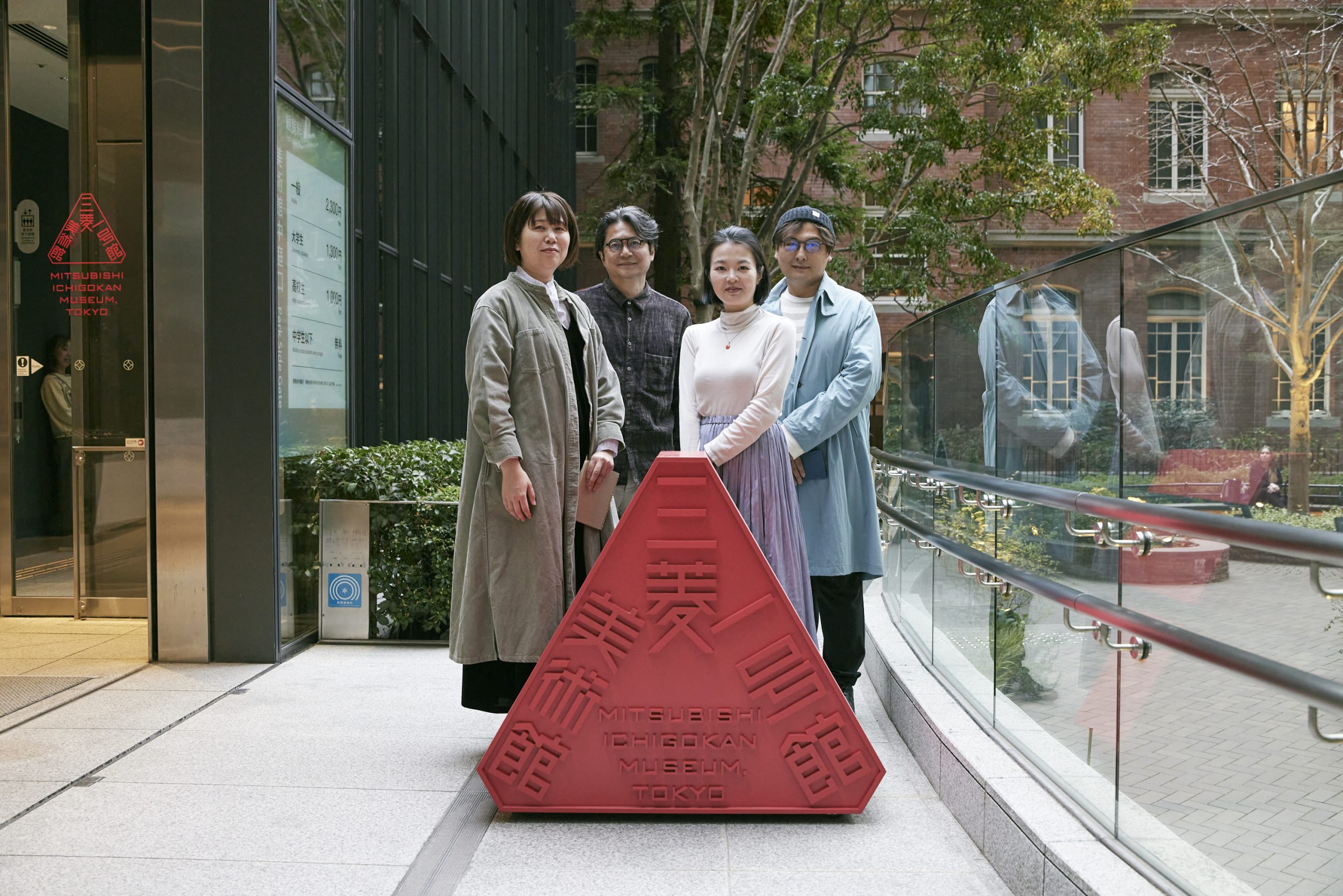 「光」と「言葉」の邂逅 ――歌人と巡る「トワイライト、新版画」展